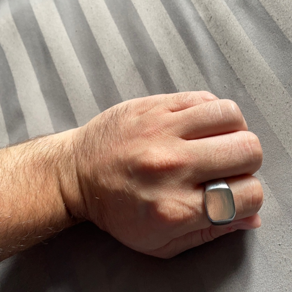 NIB Silver tone men’s Signet ring